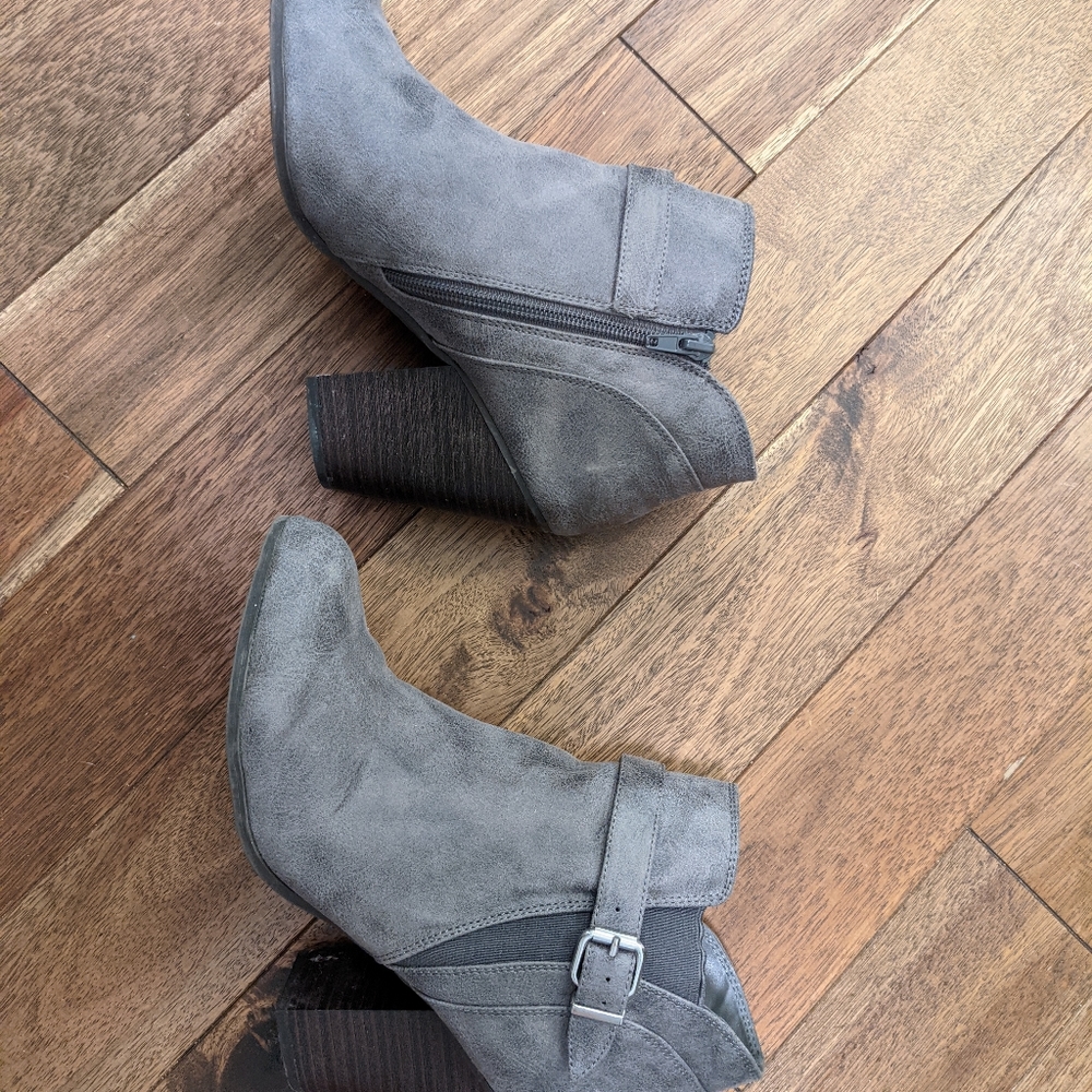 Fergalishious boots, size 9